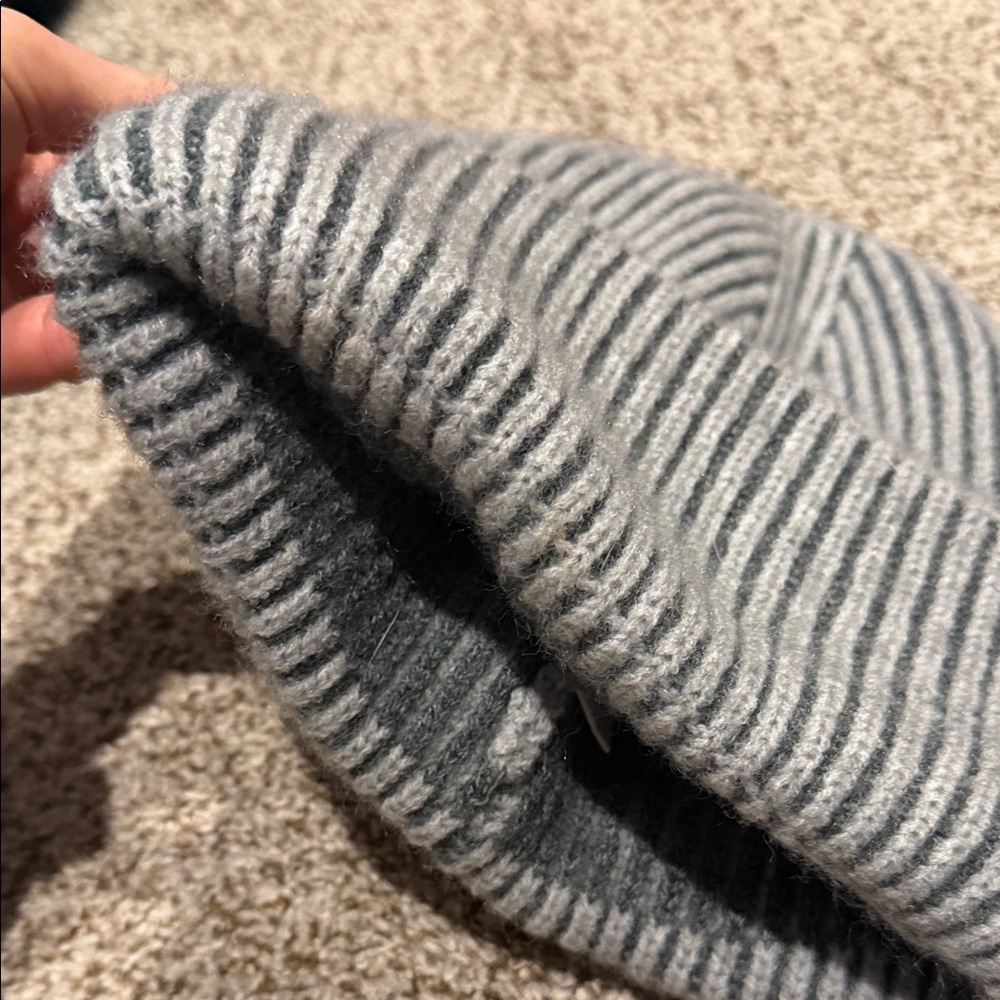 Grey beanie - Picture 5 of 5